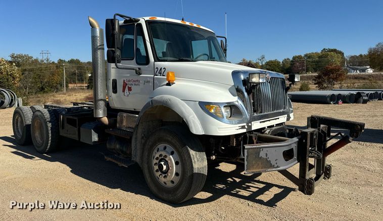 image for item EH7123 2006 International 7600 truck cab and chassis