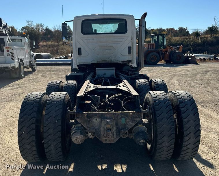 image for item EH7123 2006 International 7600 truck cab and chassis