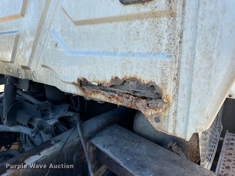 image for item EH7123 2006 International 7600 truck cab and chassis