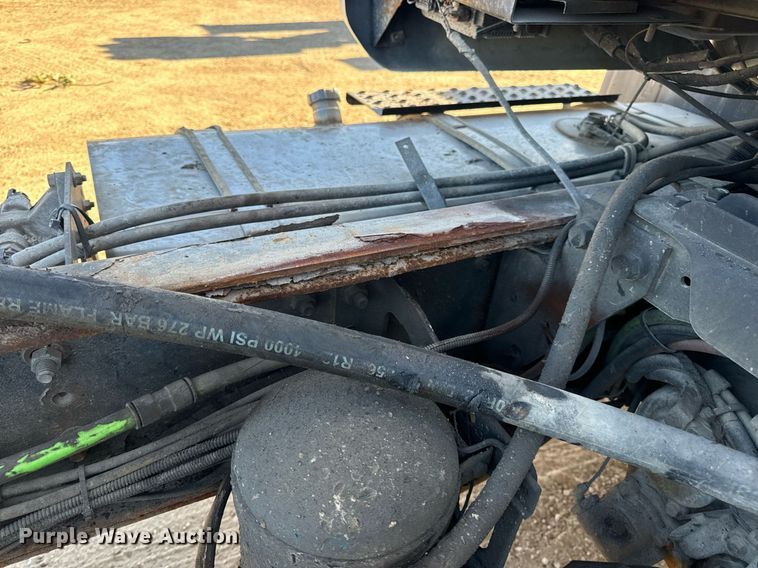 image for item EH7123 2006 International 7600 truck cab and chassis