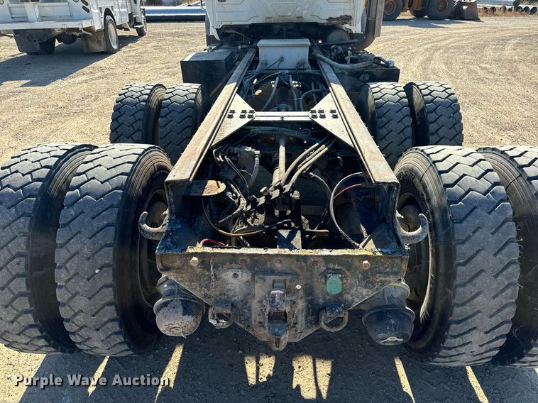 image for item EH7123 2006 International 7600 truck cab and chassis