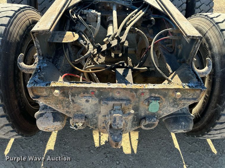 image for item EH7123 2006 International 7600 truck cab and chassis