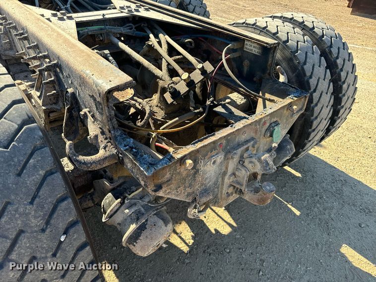 image for item EH7123 2006 International 7600 truck cab and chassis