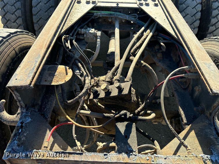 image for item EH7123 2006 International 7600 truck cab and chassis