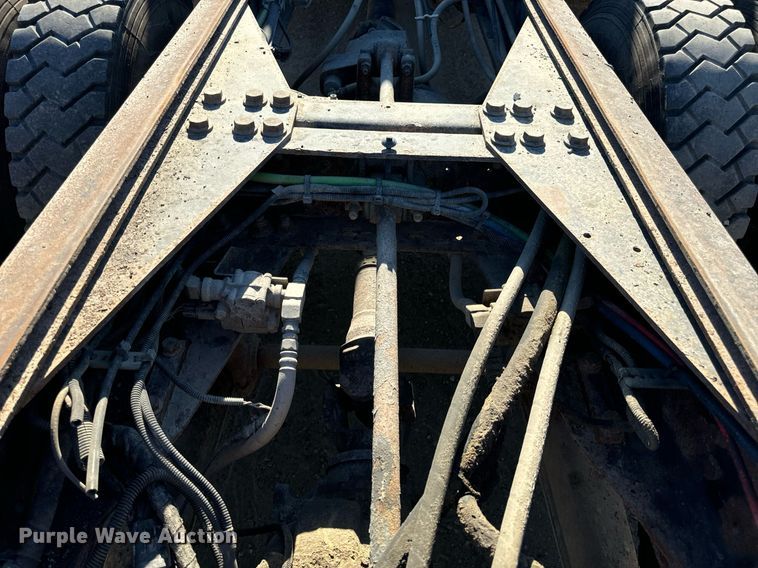 image for item EH7123 2006 International 7600 truck cab and chassis