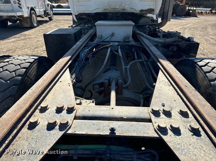 image for item EH7123 2006 International 7600 truck cab and chassis