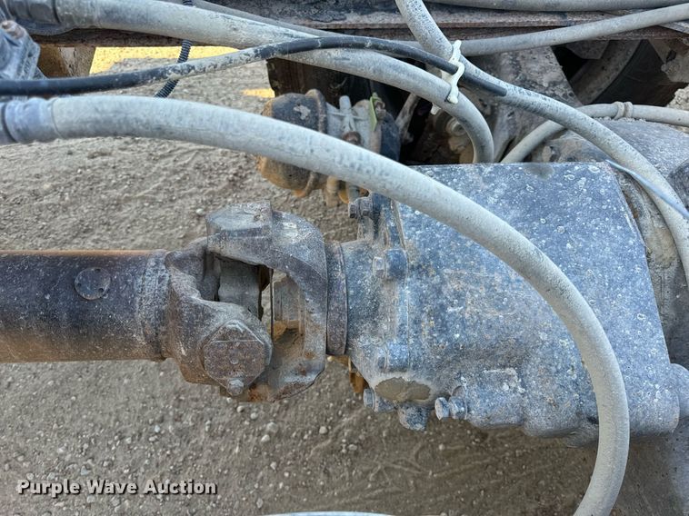 image for item EH7123 2006 International 7600 truck cab and chassis