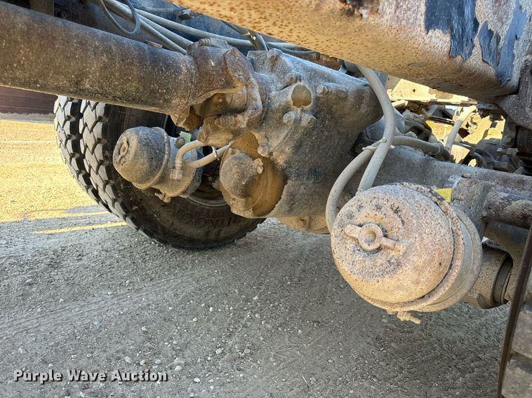 image for item EH7123 2006 International 7600 truck cab and chassis