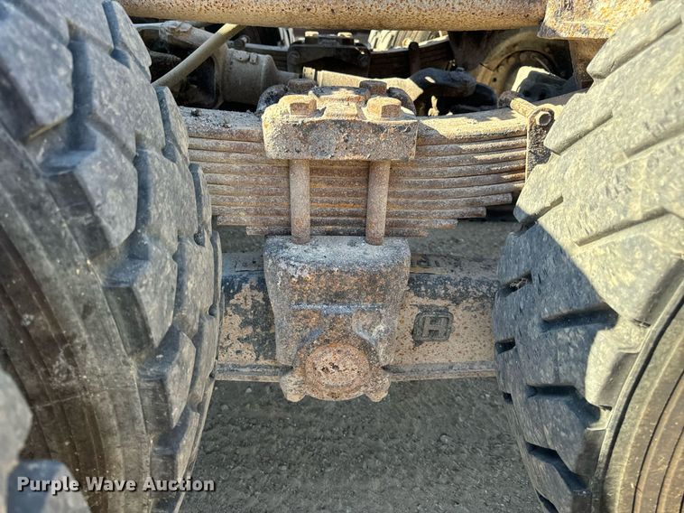 image for item EH7123 2006 International 7600 truck cab and chassis