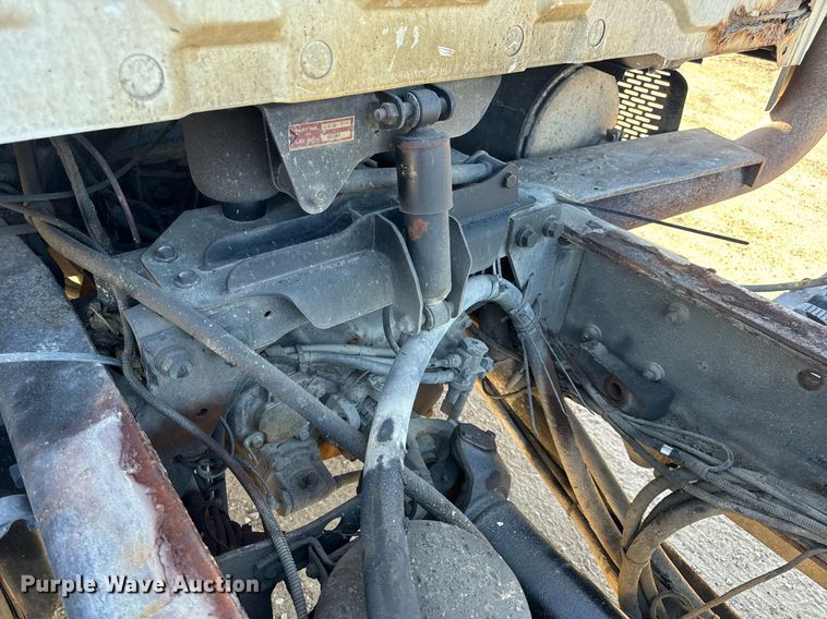 image for item EH7123 2006 International 7600 truck cab and chassis