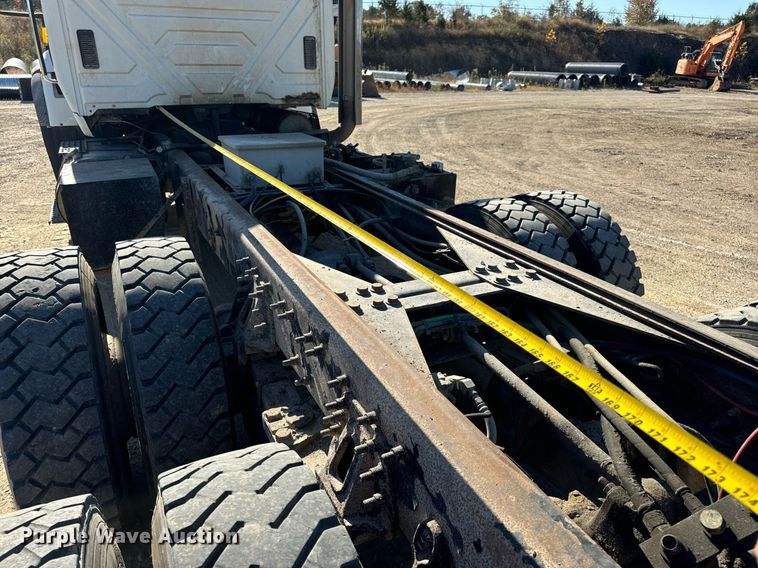 image for item EH7123 2006 International 7600 truck cab and chassis