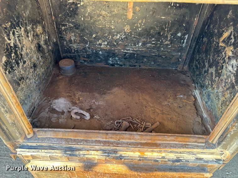 image for item EH7123 2006 International 7600 truck cab and chassis