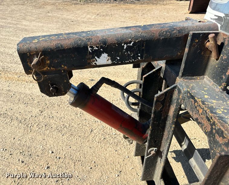 image for item EH7123 2006 International 7600 truck cab and chassis