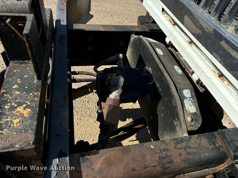 image for item EH7123 2006 International 7600 truck cab and chassis