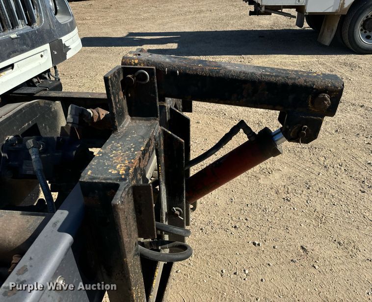 image for item EH7123 2006 International 7600 truck cab and chassis