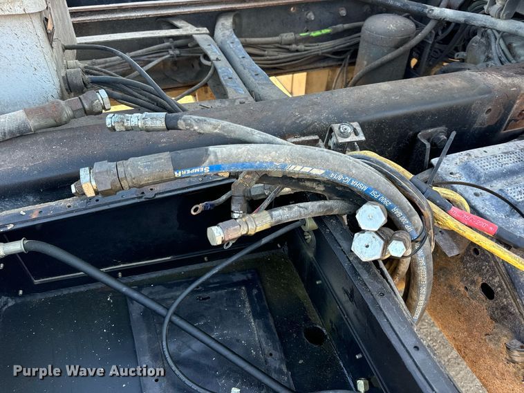 image for item EH7123 2006 International 7600 truck cab and chassis