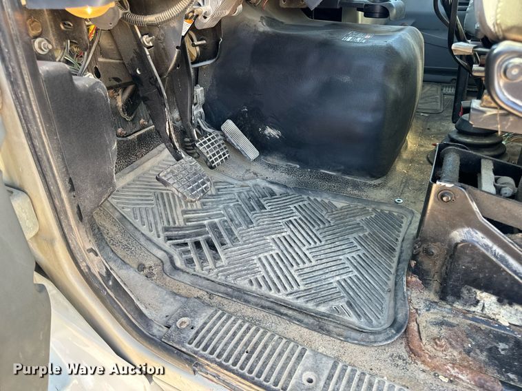 image for item EH7123 2006 International 7600 truck cab and chassis