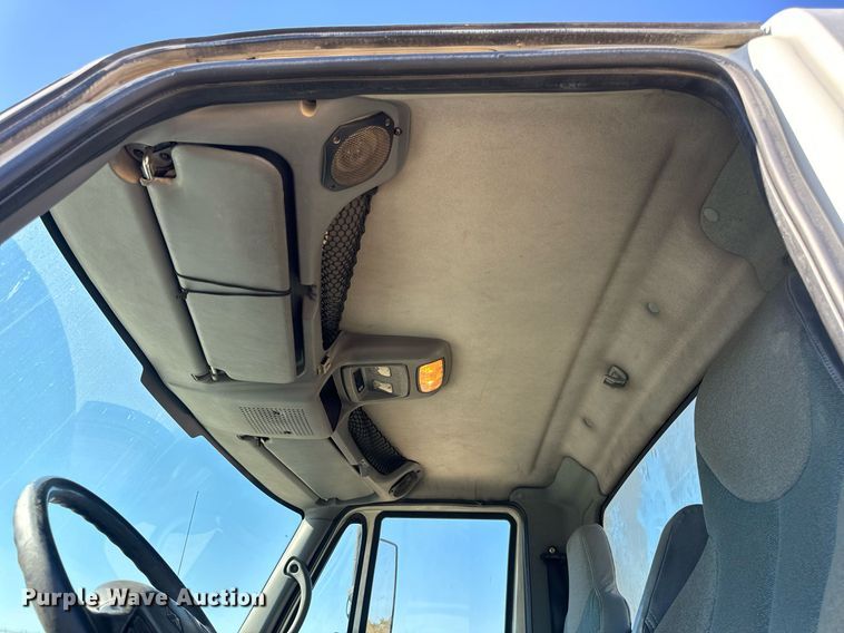 image for item EH7123 2006 International 7600 truck cab and chassis