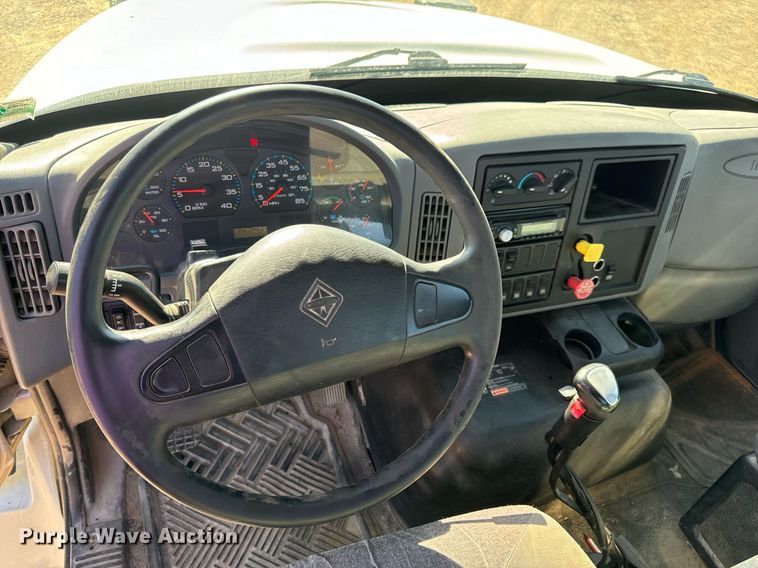 image for item EH7123 2006 International 7600 truck cab and chassis