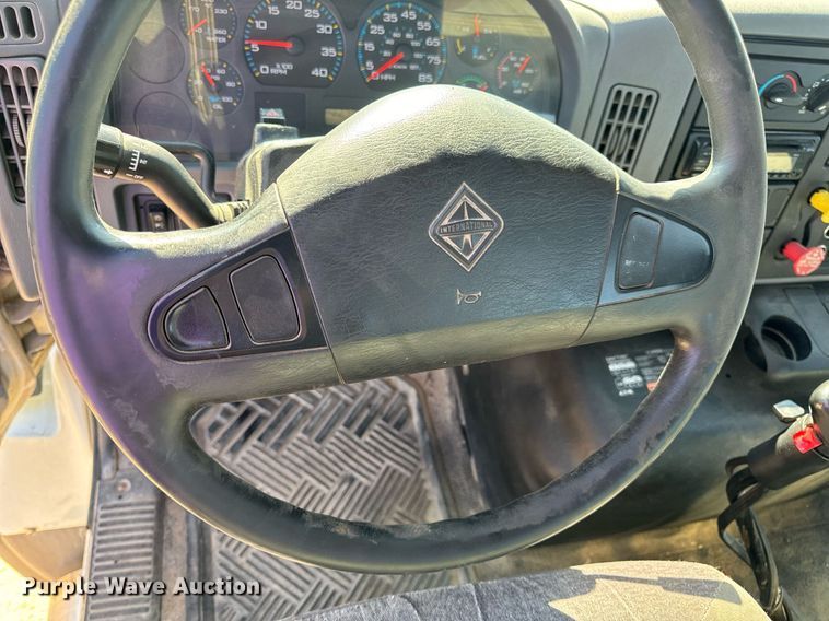 image for item EH7123 2006 International 7600 truck cab and chassis