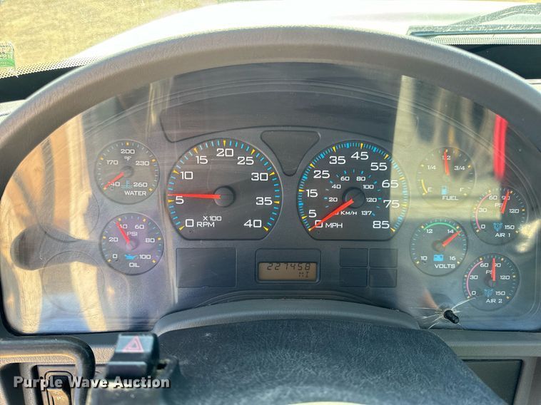 image for item EH7123 2006 International 7600 truck cab and chassis