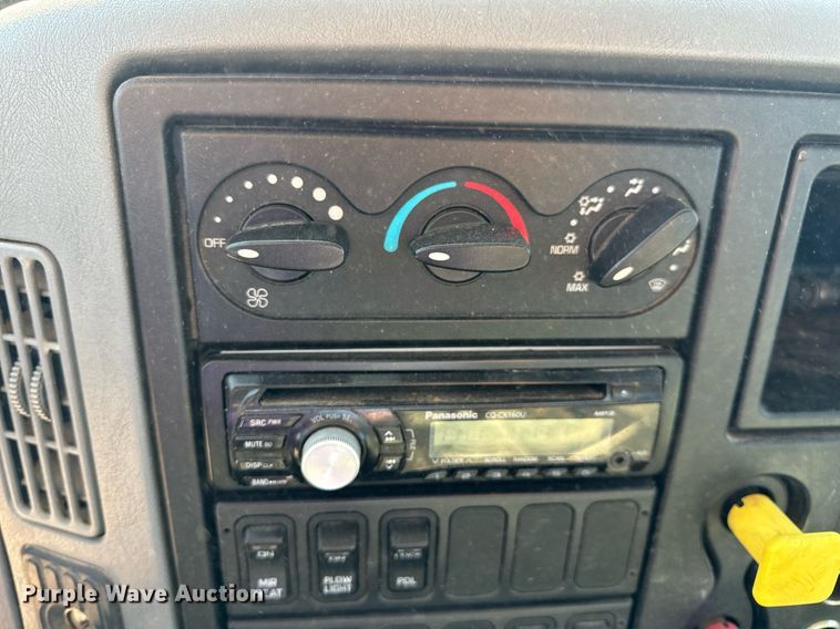 image for item EH7123 2006 International 7600 truck cab and chassis