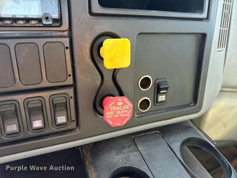 image for item EH7123 2006 International 7600 truck cab and chassis