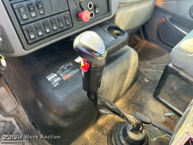 image for item EH7123 2006 International 7600 truck cab and chassis