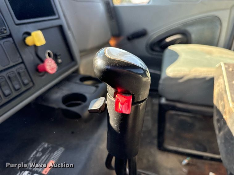 image for item EH7123 2006 International 7600 truck cab and chassis