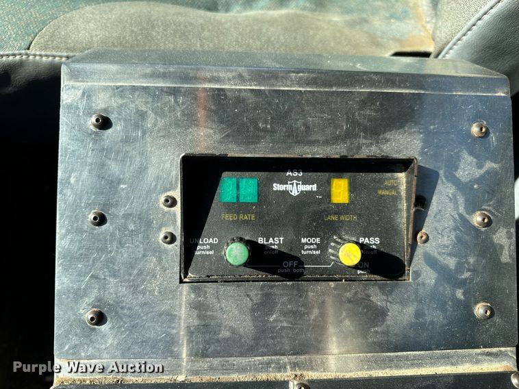 image for item EH7123 2006 International 7600 truck cab and chassis