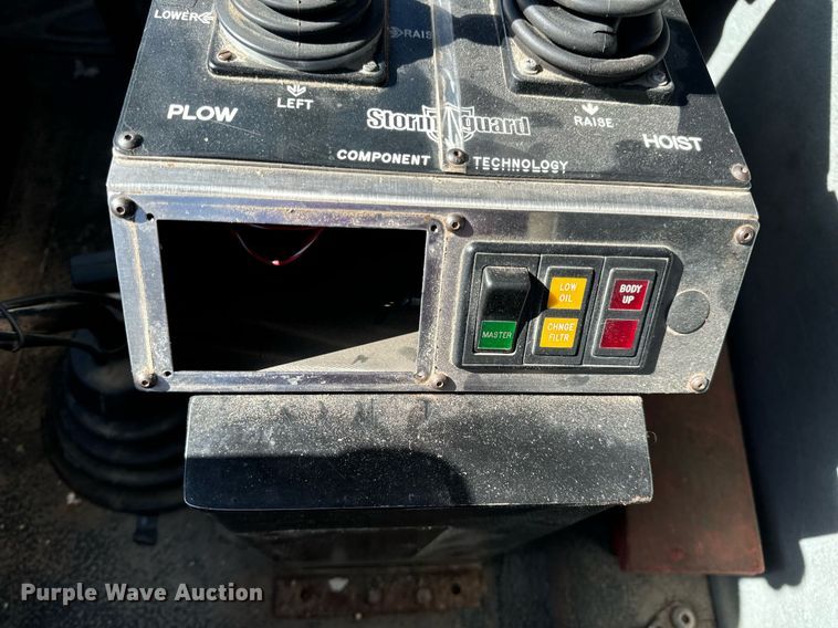 image for item EH7123 2006 International 7600 truck cab and chassis