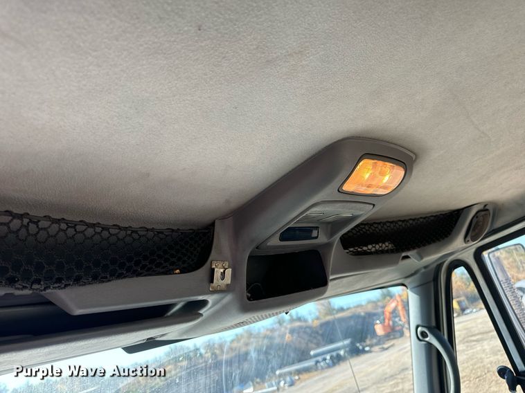 image for item EH7123 2006 International 7600 truck cab and chassis