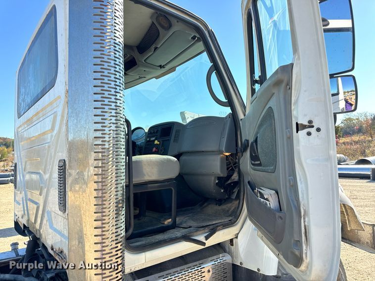 image for item EH7123 2006 International 7600 truck cab and chassis