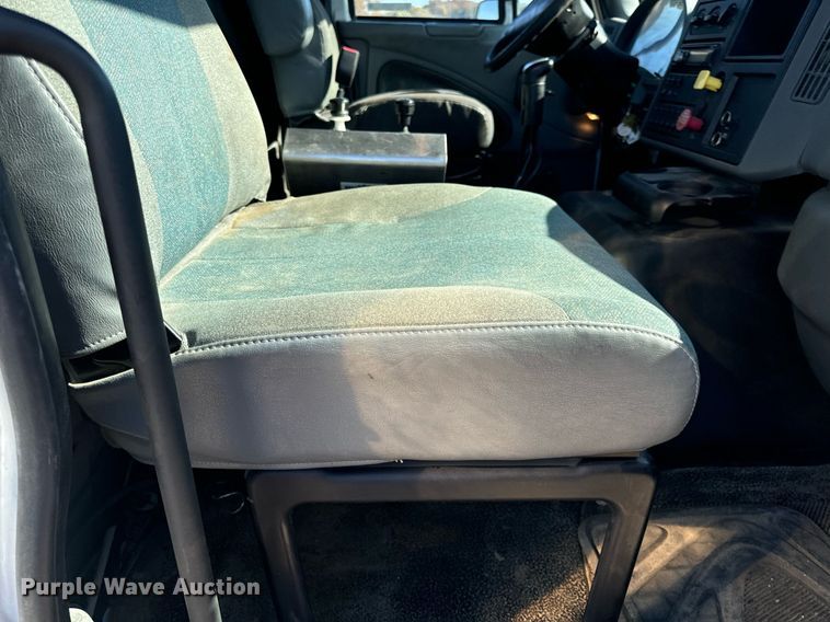 image for item EH7123 2006 International 7600 truck cab and chassis