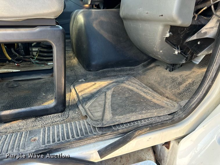 image for item EH7123 2006 International 7600 truck cab and chassis