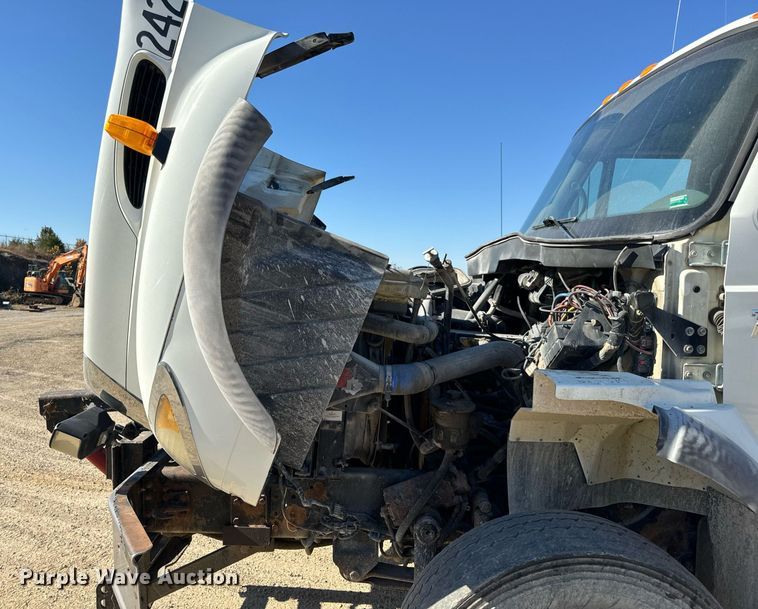 image for item EH7123 2006 International 7600 truck cab and chassis