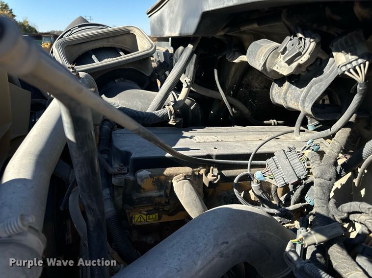 image for item EH7123 2006 International 7600 truck cab and chassis