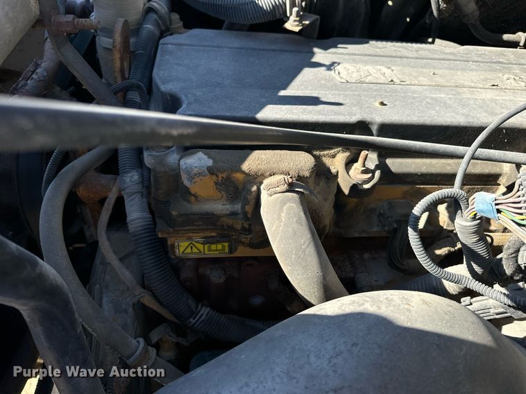 image for item EH7123 2006 International 7600 truck cab and chassis