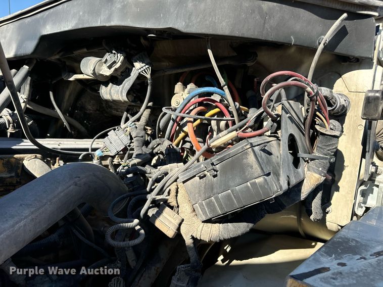 image for item EH7123 2006 International 7600 truck cab and chassis