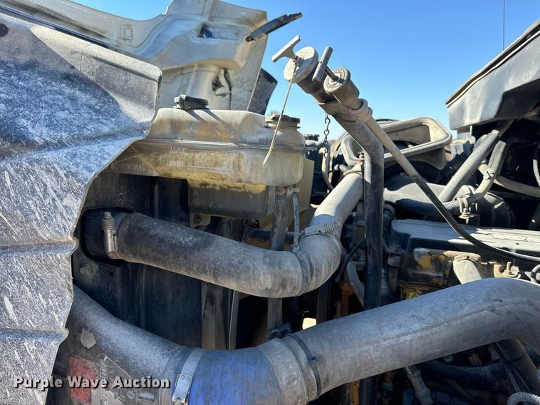 image for item EH7123 2006 International 7600 truck cab and chassis