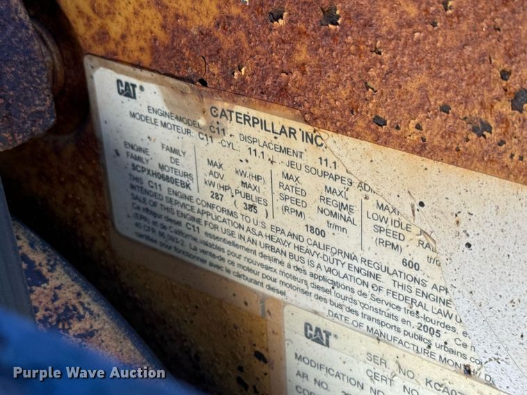 image for item EH7123 2006 International 7600 truck cab and chassis