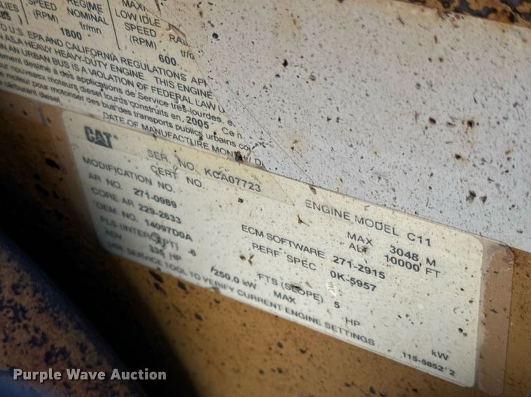 image for item EH7123 2006 International 7600 truck cab and chassis