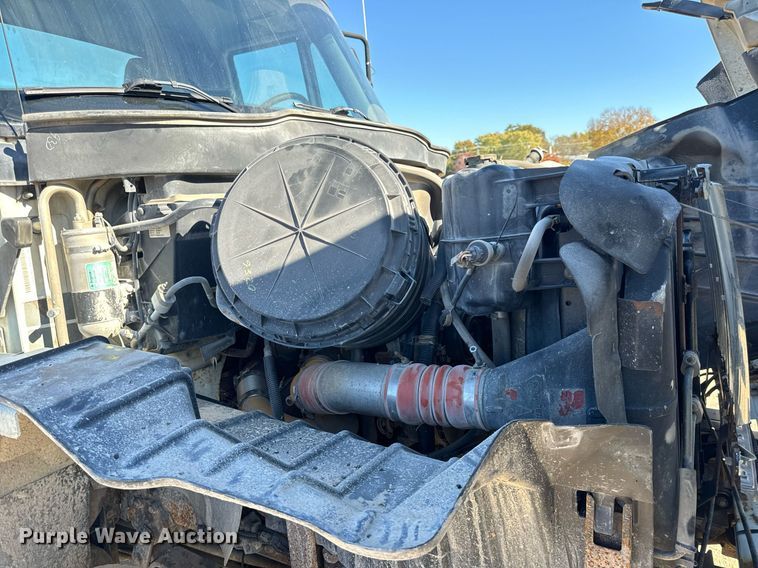 image for item EH7123 2006 International 7600 truck cab and chassis