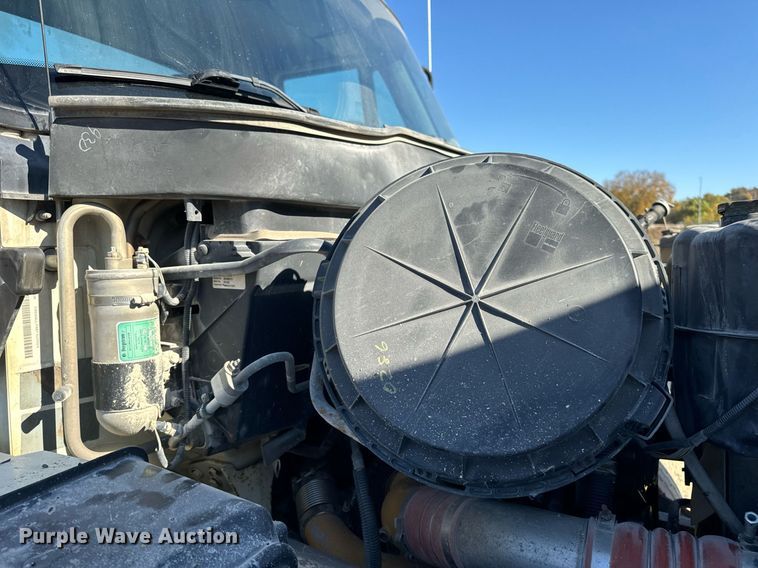 image for item EH7123 2006 International 7600 truck cab and chassis