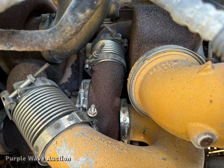 image for item EH7123 2006 International 7600 truck cab and chassis