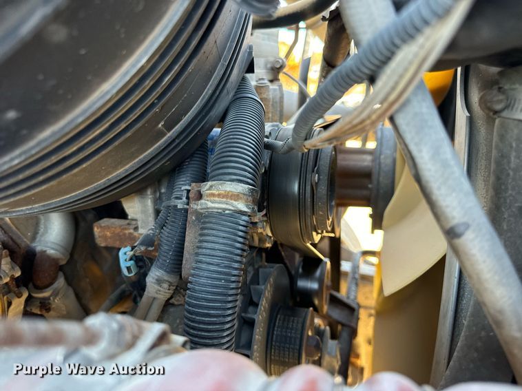 image for item EH7123 2006 International 7600 truck cab and chassis