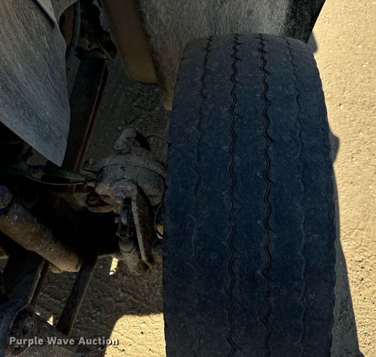 image for item EH7123 2006 International 7600 truck cab and chassis