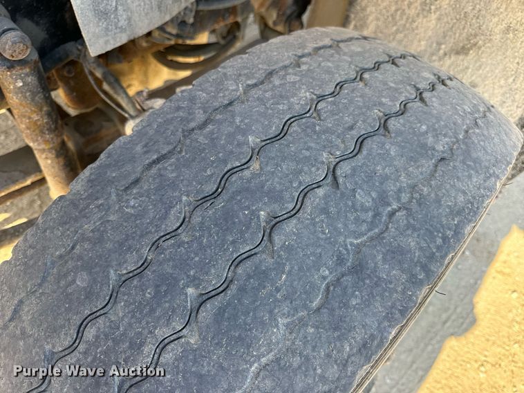 image for item EH7123 2006 International 7600 truck cab and chassis