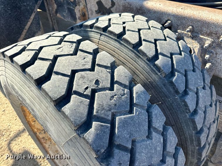 image for item EH7123 2006 International 7600 truck cab and chassis