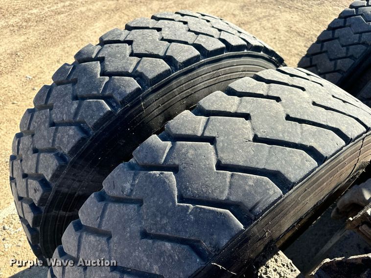 image for item EH7123 2006 International 7600 truck cab and chassis